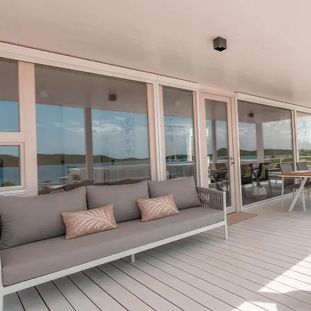 Oi Concept Village Buqez & Vita *